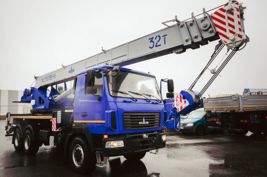 «МАЗ» РАЗРАБОТАЛ НОВЫЙ 32-ТОННЫЙ АВТОКРАН