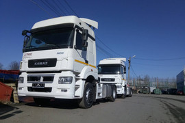 Газодизельный тягач КАМАЗ-5490-892-87