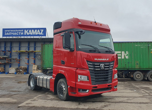 Cедельный тягач KAMAZ 54901-CA (М1946) для буксировки полуприцепов для перевозки опасных грузов